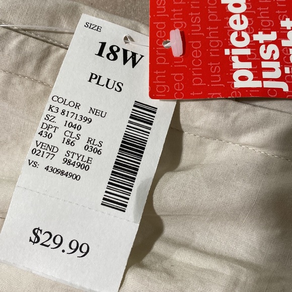 Fashion bug light weight stretch Capri in plus size - Picture 8 of 8